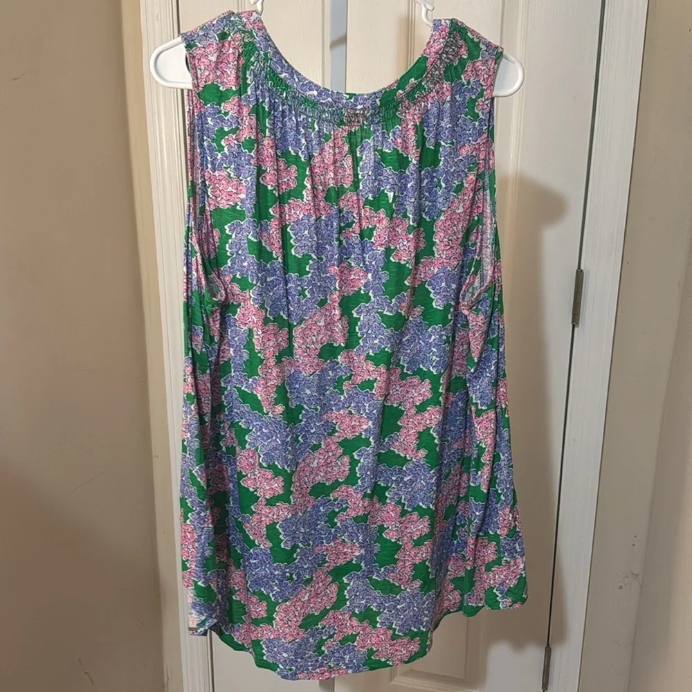 Crown & Ivy Floral Sleeveless Blouse - Picture 4 of 4
